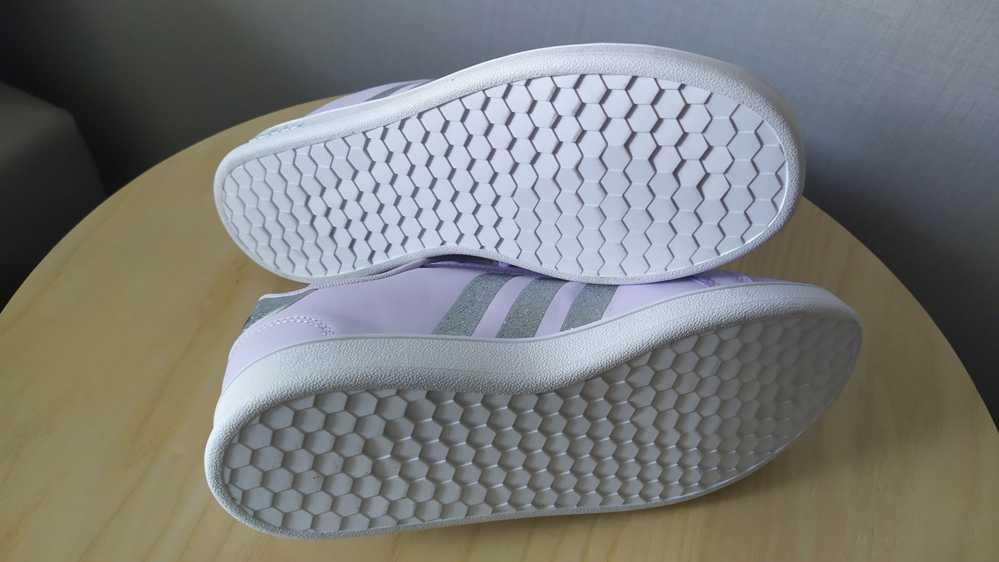 Кроссовки Adidas. Размер: 35. Оригинал.