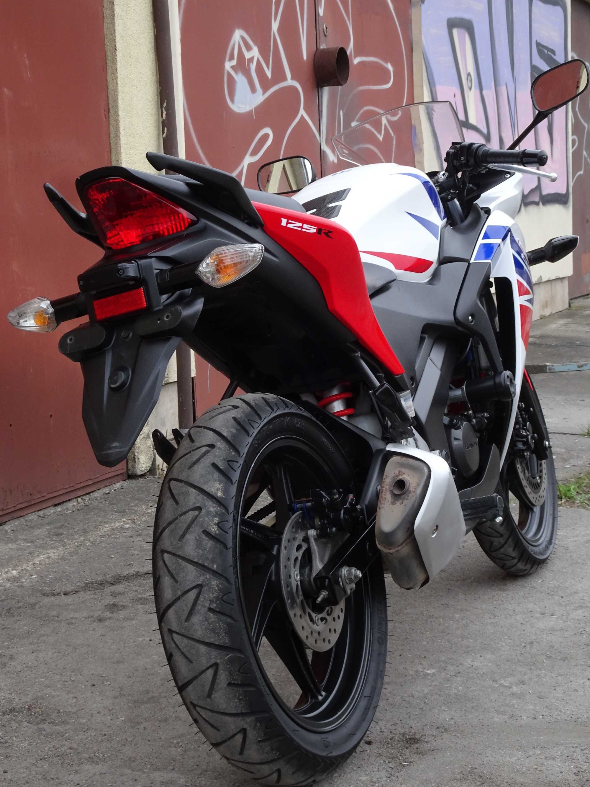 Honda CBR 125 R 2016r Nowe Opony ! Crash Pady ! z Niemiec ! kat B