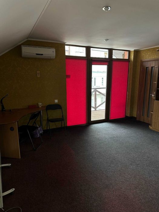 Продається офіс з ремонтом в центрі