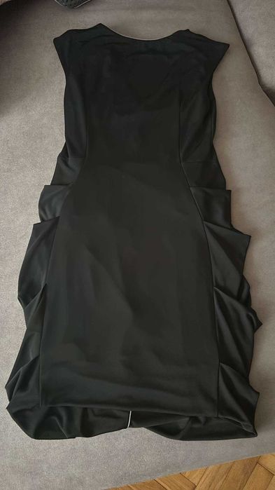 Sukienka elegancka mała czarna