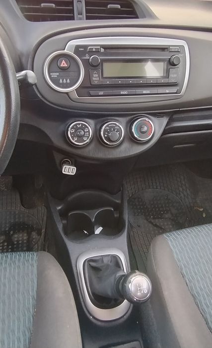 Toyota Yaris 2,,szkodzony prawy zderzak
