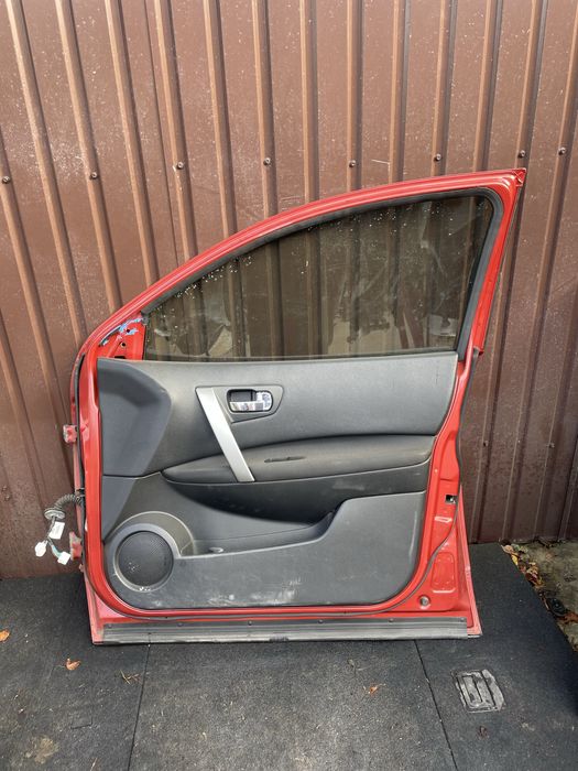 Передні праві двері Nissan qashqai j10