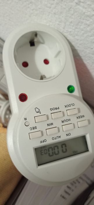 Medidor de consumos eléctricos digital e temporizador