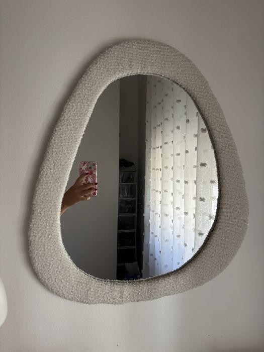 Espelho Branco com Pelo