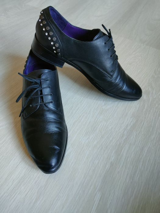 Кожаные женские оксфорды Attizzare с камнями