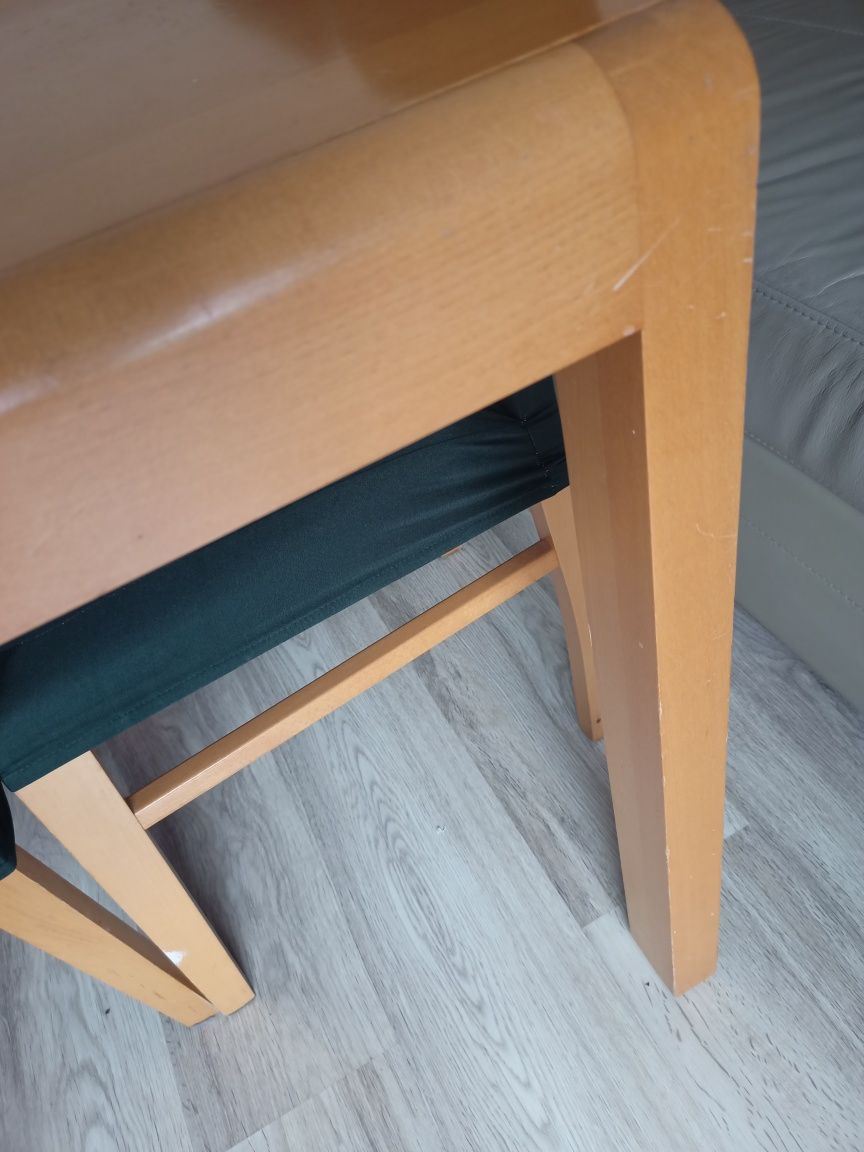Sprzedam solidny drewniany stół z krzesłami