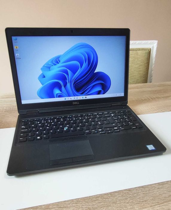 Dell Latitude 5590 – Intel i5 8250u – 16 GB RAM DDR4 – Nvme 256 GB