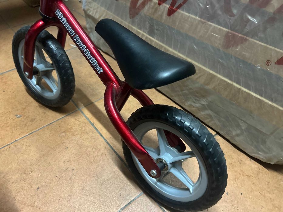 Bicicleta de equilíbrio Chicco Red Bullet – usada – Faro