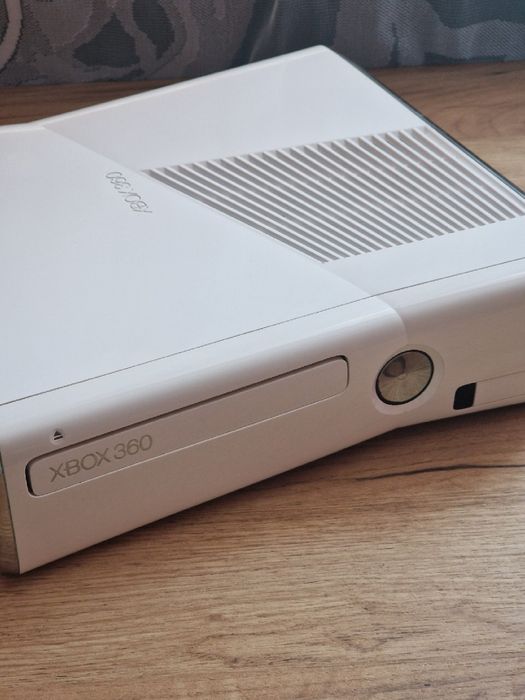 Xbox 360 slim 4GB white/biały edycja limitowana