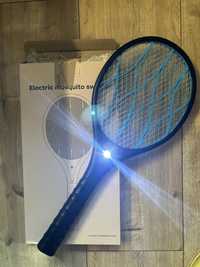 Elektryczna paleta na owady z latarka do ladowania