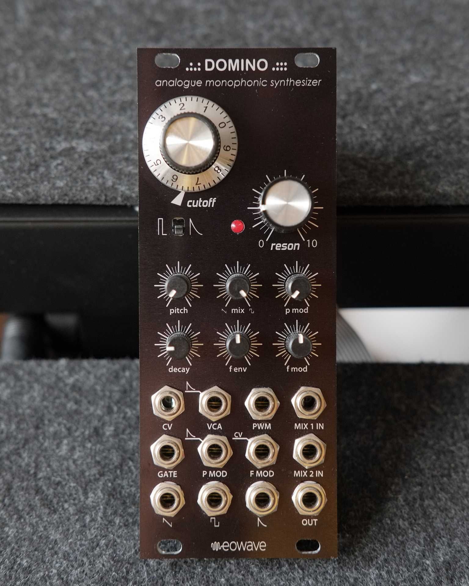 Eowave Domino - analogue monophonic synthesizer / eurorack modular