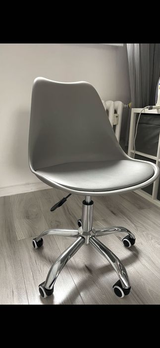 Krzesło ( fotel) obrotowe do biurka