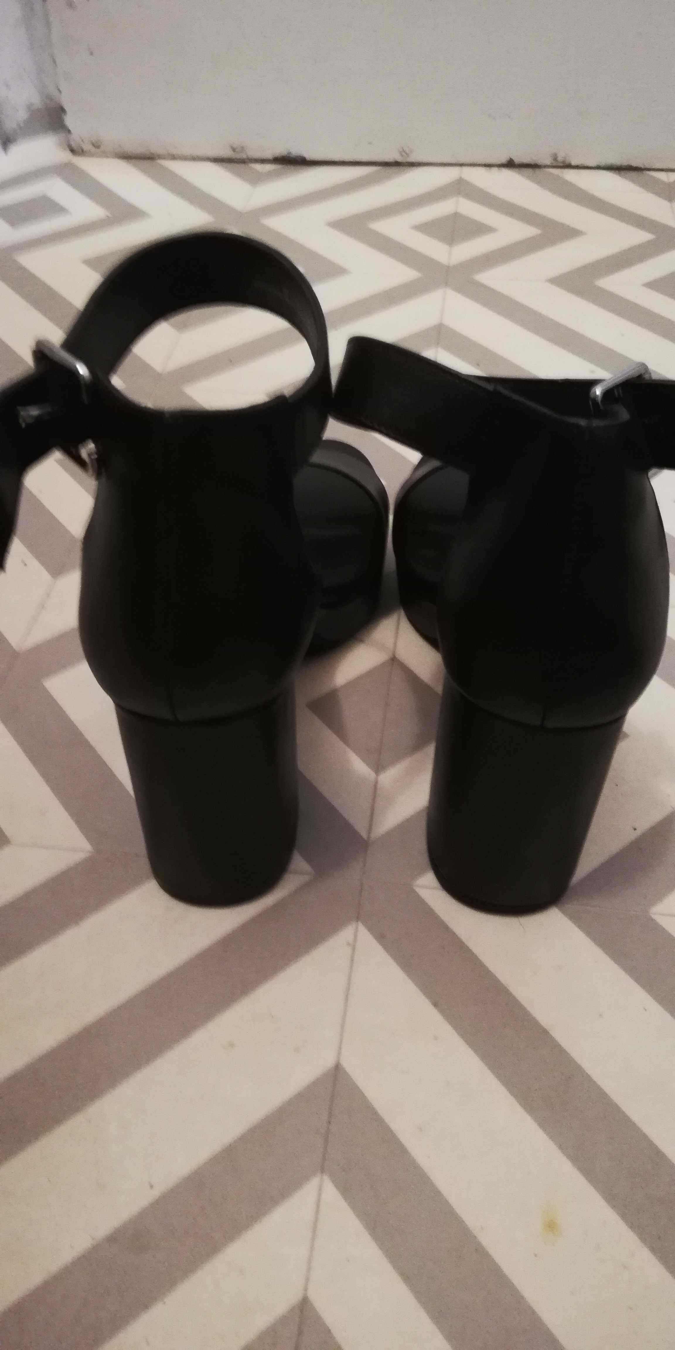 Buty damskie sandały  na obcasie  H&M czarne skóra eko rozm. 41 nowe