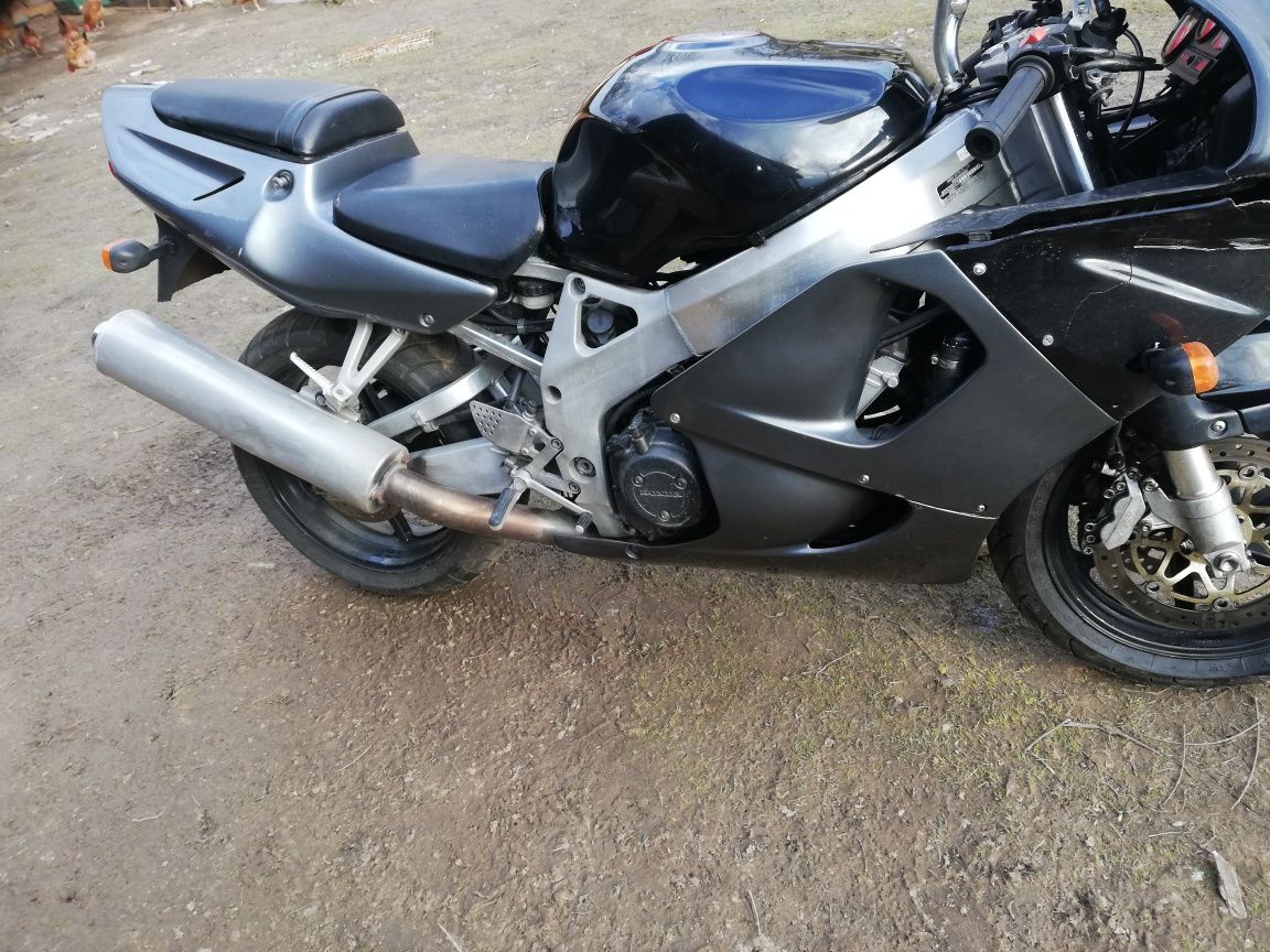 Cbr 900 rr SC 33 rok 99 plug