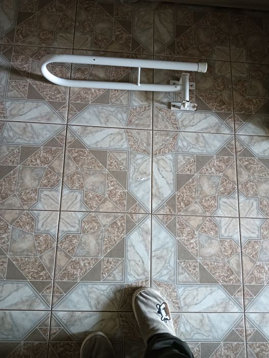 Poręcz ścienna uchylna dla niepełnosprawnych