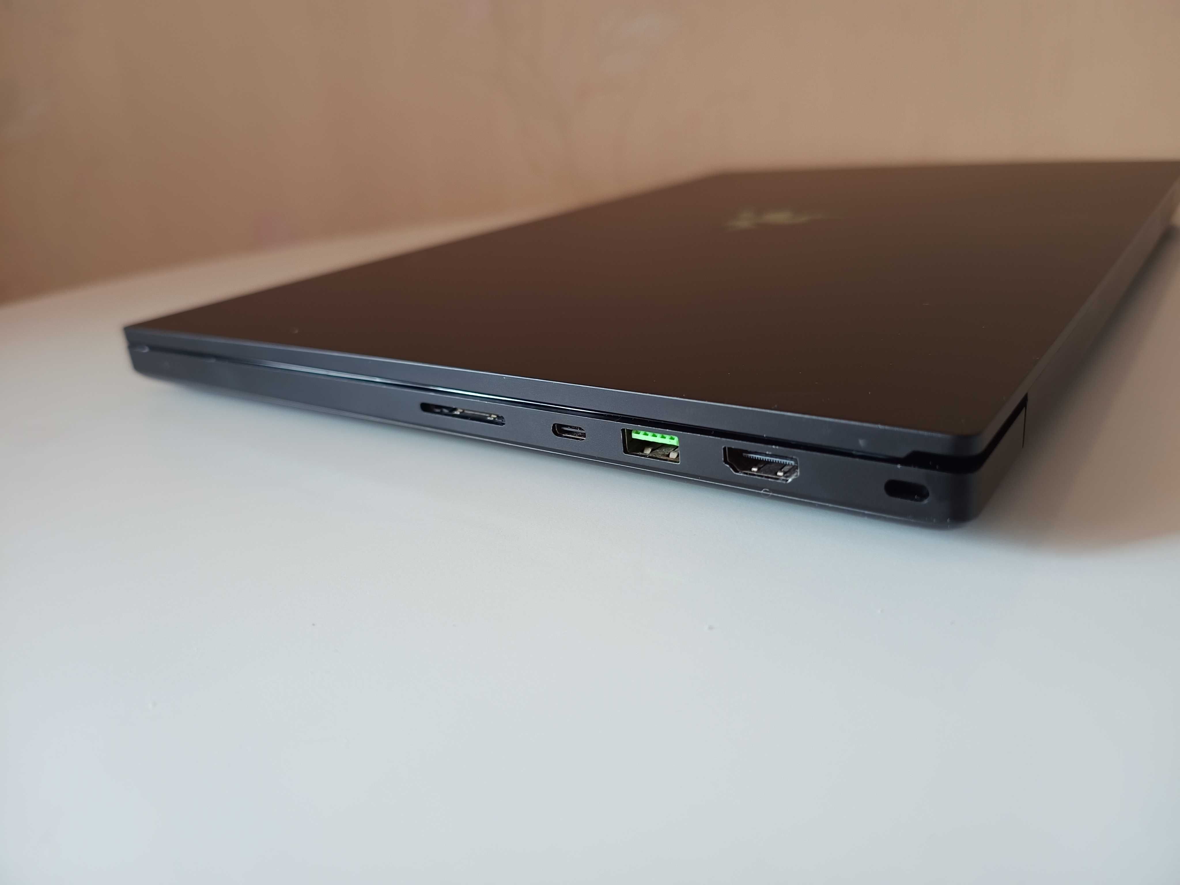 Razer Blade Pro 17  i7-8750H 64Gb nVIDIA RTX2070 Max-Q 8Gb SSD1T 300Hz
