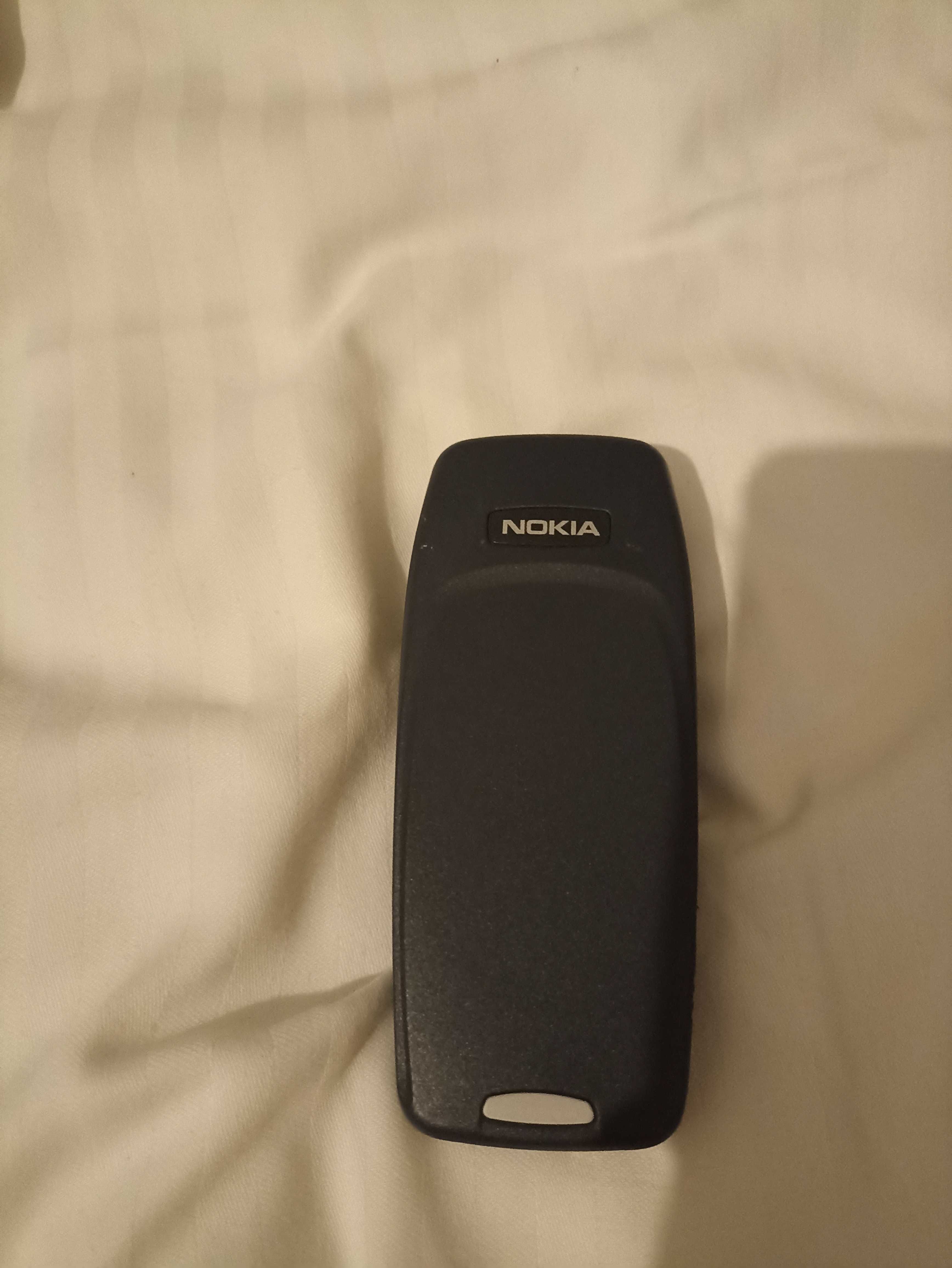 Widoczny na zdjęciu telefon to klasyczna Nokia 3310.