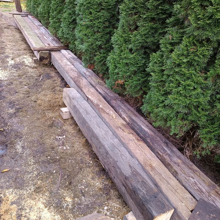 Stare belki krokwie drewno rustykalne więźba dachowa