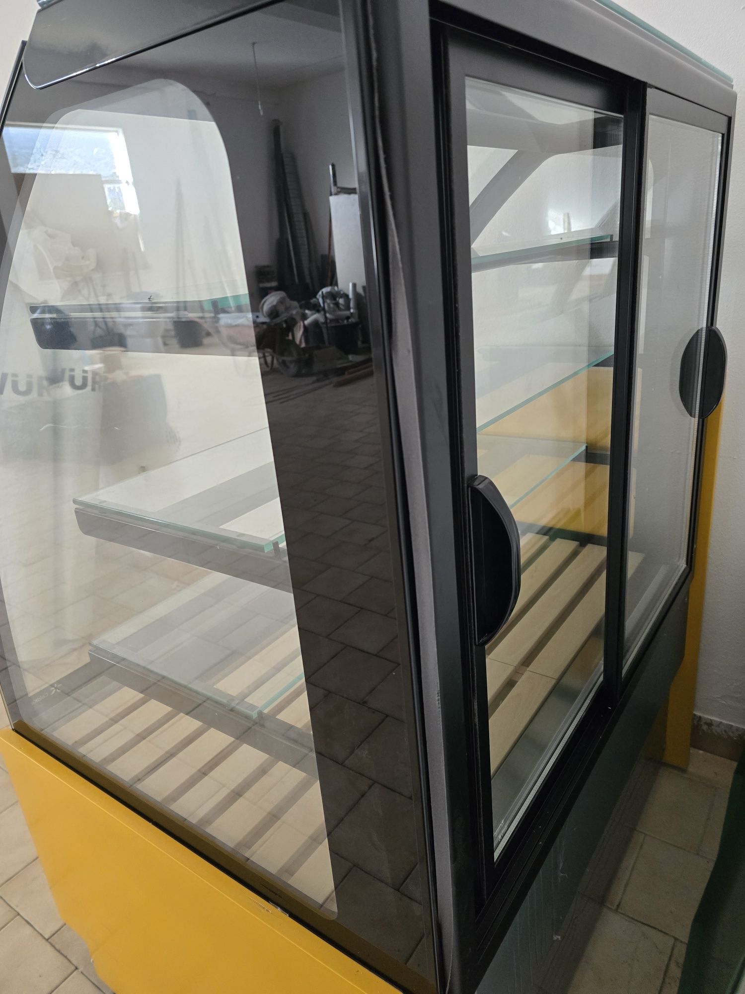 Vitrine neutra, koldkit.