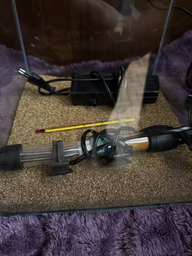 Vendo Aquário cubo com luz led