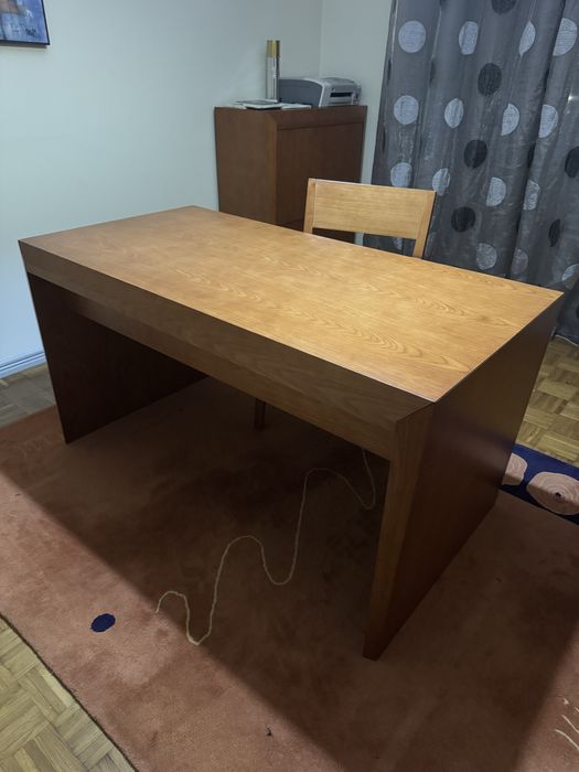 Secretaria e cadeirao