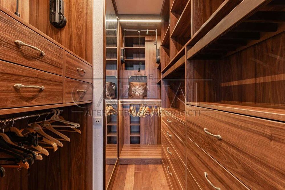 ОРЕНДА Бізнес-клас на висоті: стильна 3-к 108м2 з авторським ремонтом