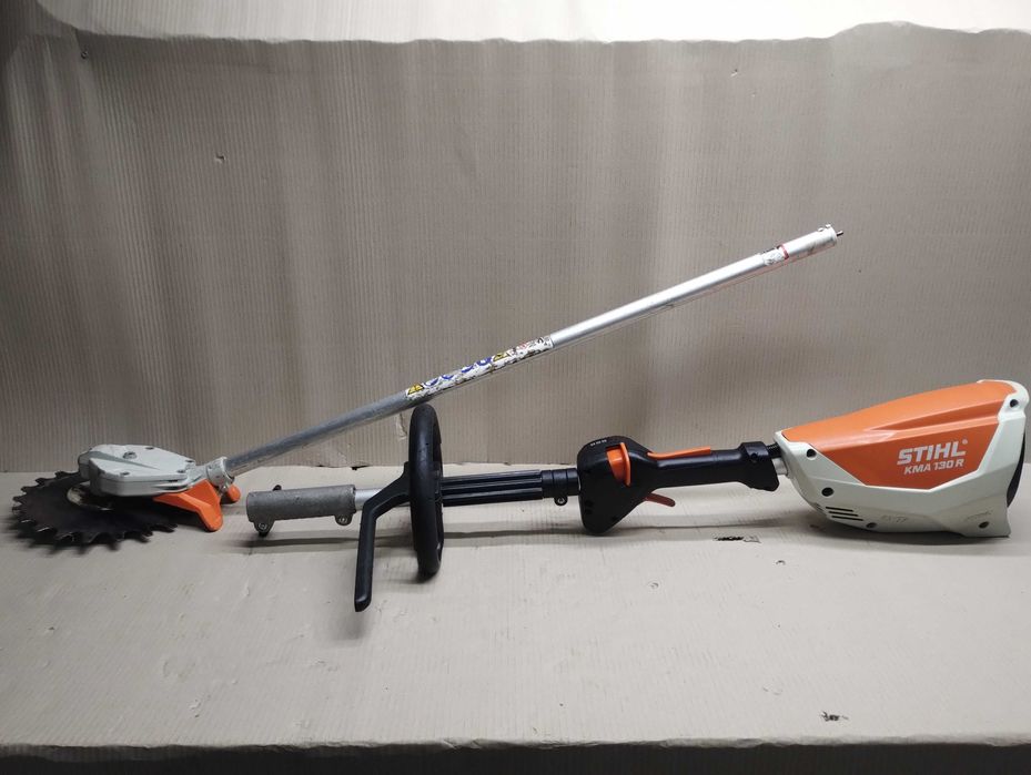 Kombi Motor akumulatorowy STIHL KMA 130 R  z przystawka  RG-KM