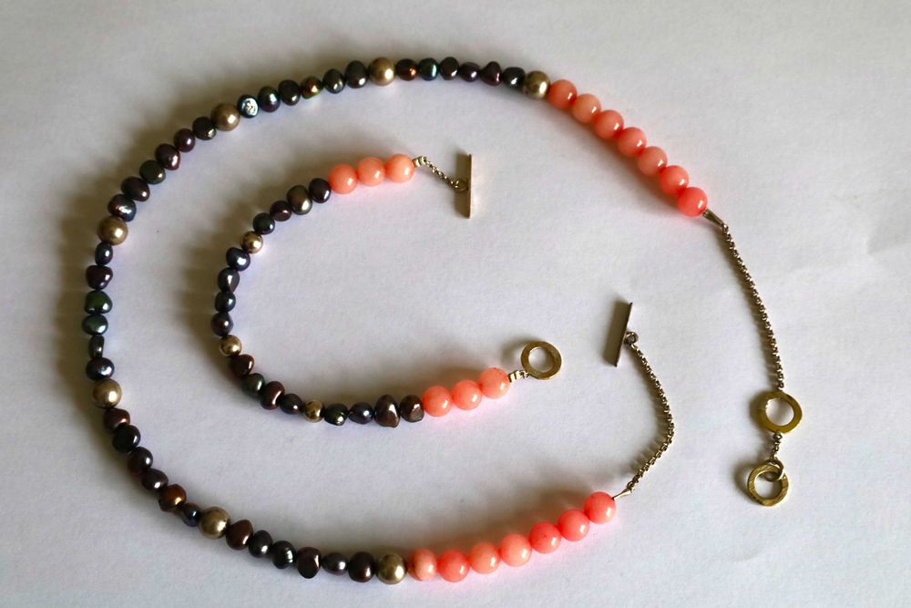 Colar e Pulseira em Pérolas Negras de água doce e Quartzo Rosa