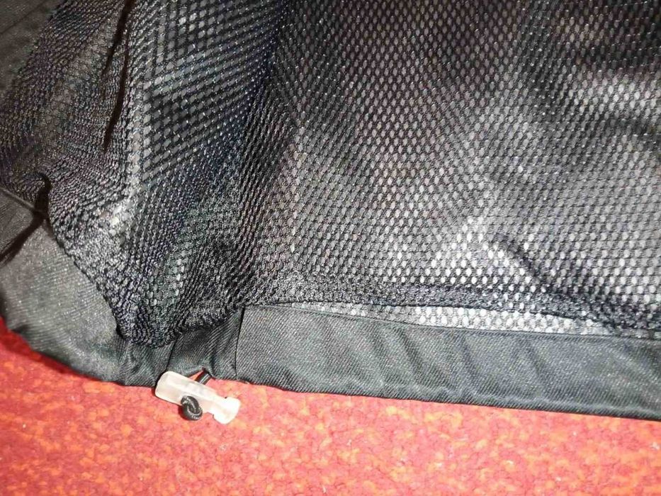 Жилет-безрукавка б/у спортивного кроя чёрный р.42/44 (замеры скину)