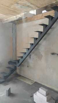 Металеві сходи (металоконструкції, відкатні ворота,причіпи, балкони)