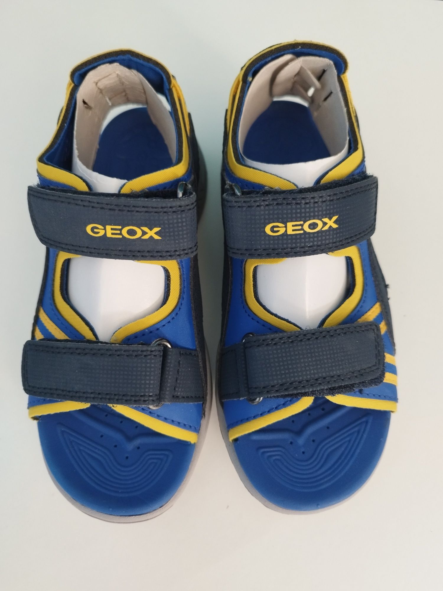 Sandálias Geox tamanho 29