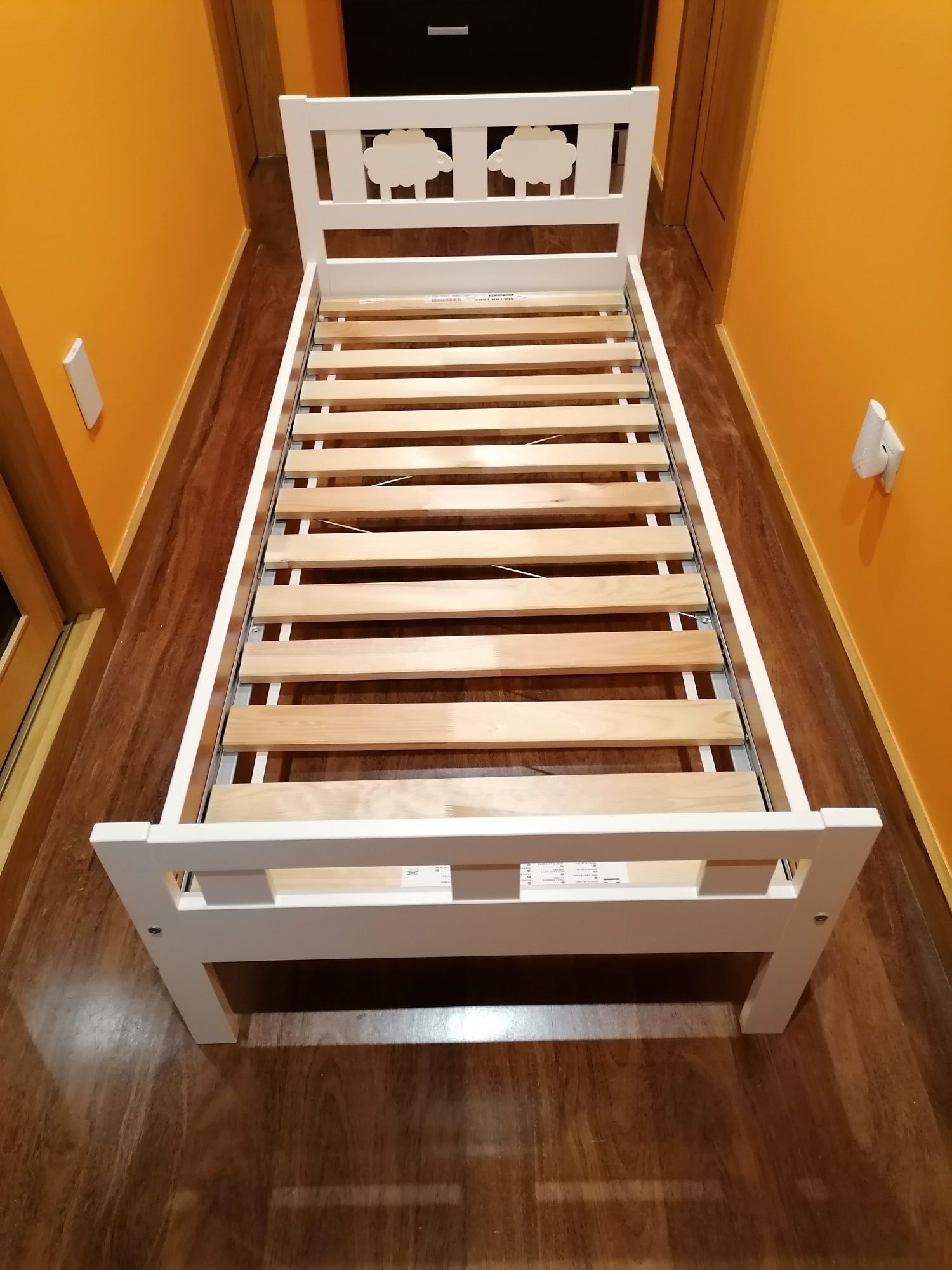 Cama de criança com colchão