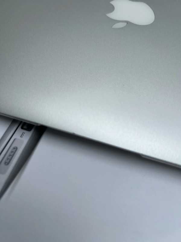 MacBook air 2015 Bardzo dobra bateria + dodatki i pudełko.