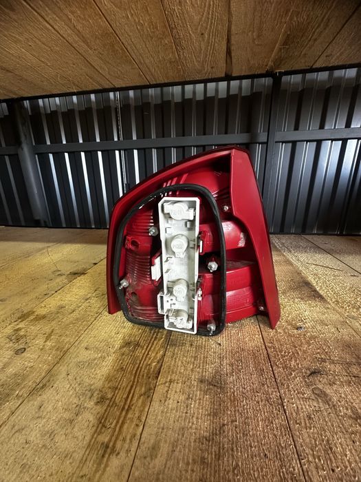 Стоп задній skoda а5 octavia 2 ліфтбек правий октавія шкода