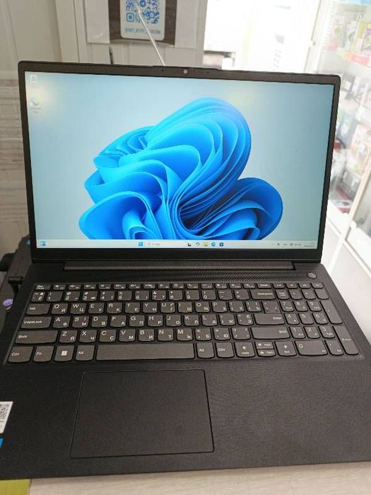 Ноутбук LENOVO V15 G4 IRU