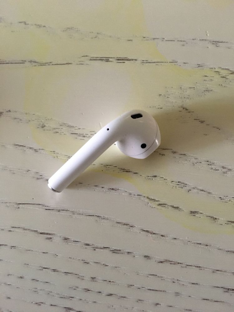 Кейс от наушников AirPods -2 a1602 оригинал