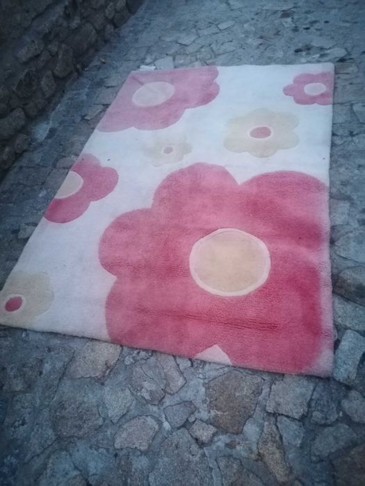Carpete de sala em bom estado