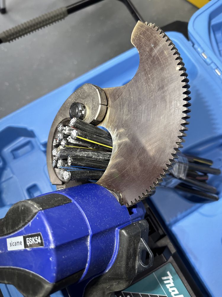 Резак для кабеля Кабелеріз акумуляторний Sicame esk50 Makita DTC103