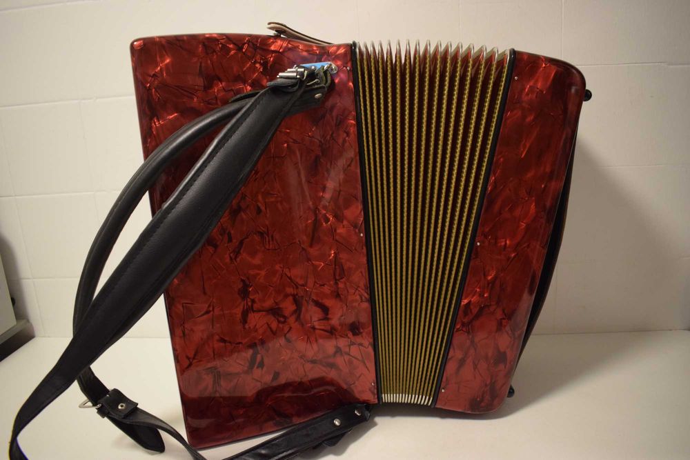 Hohner* Cornelia 3 Voz 96 Baixos. N 188