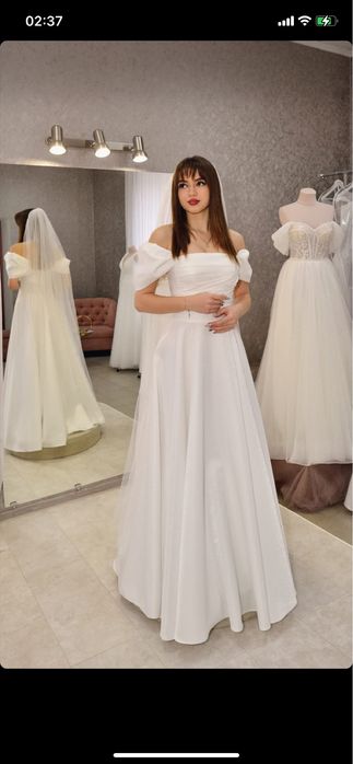 Весільна сукня в гарному стані ( дуже гарна- фото не передають )