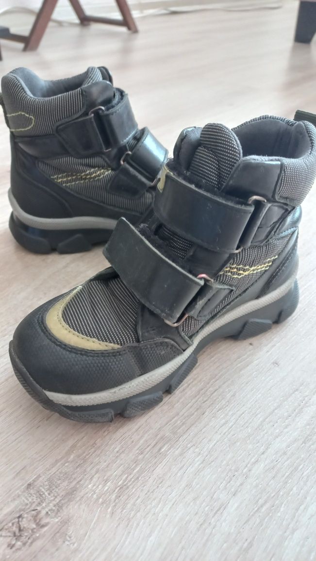 Весна взуття для хлопчика 27 17см Туреччина чоботи на липучках ботинки