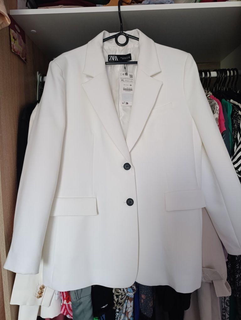 Zara rozmiar XL biała marynarka
