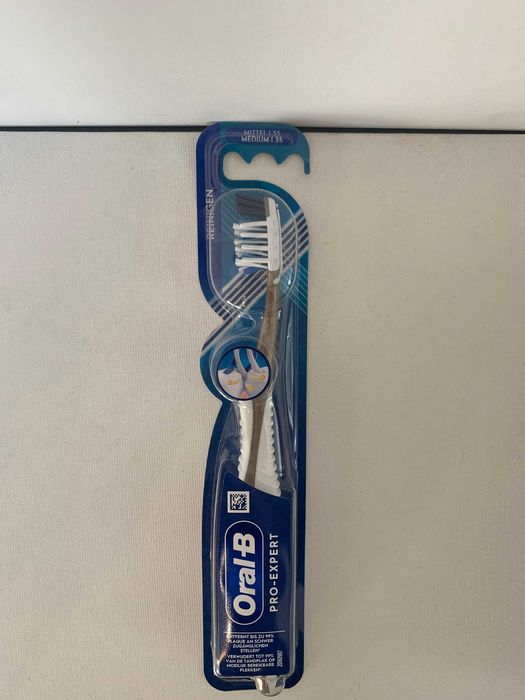 Oral-B Pro Expert Pulsar Battery Toothbrush Medium Black