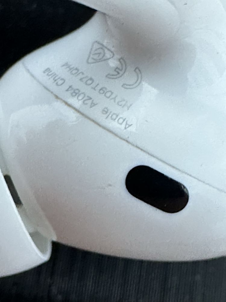 ORYGINALNE APPLE AirPods Pro z etui ładującym MagSafe MLWK3ZM/A