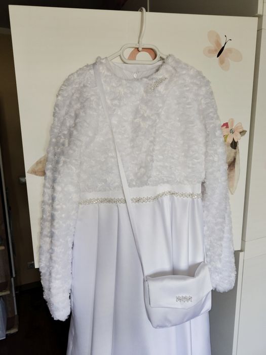 Piękna suknia komunijna z dodatkami torebka rękawiczki bolerko