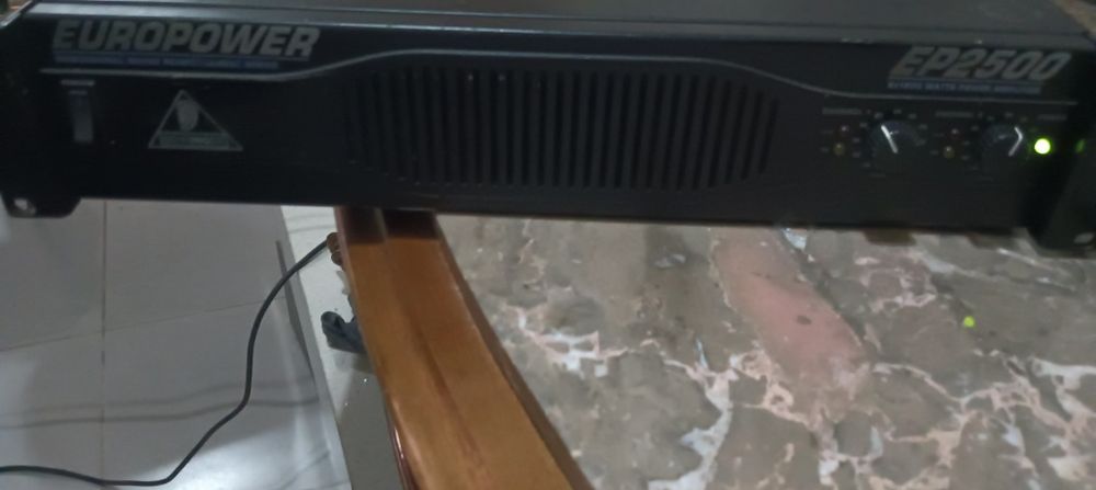 Amplificador 2500W como novo
