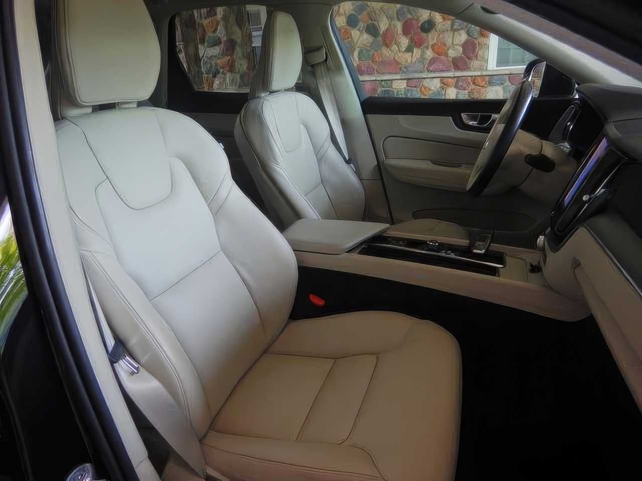 2023 Volvo XC60 B5