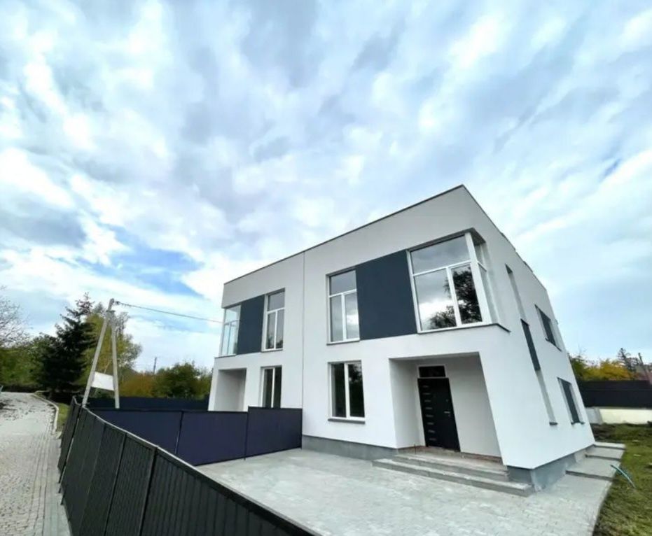 Продаж будинку в Пасіках Зубрицьких  площею 138 м кв,  площа ділянки 3