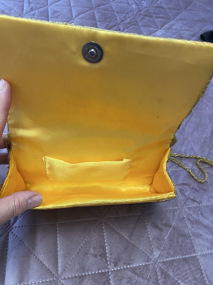 Продам сукню нарядну