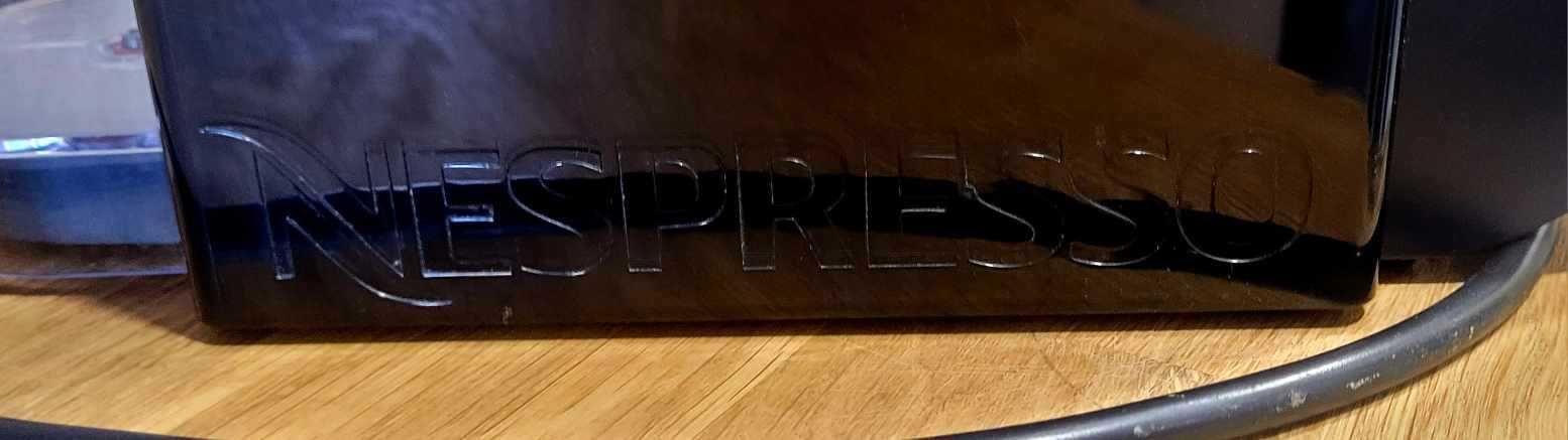 Ekspres do kawy na kapsułki De`Longi Nespresso Inissia